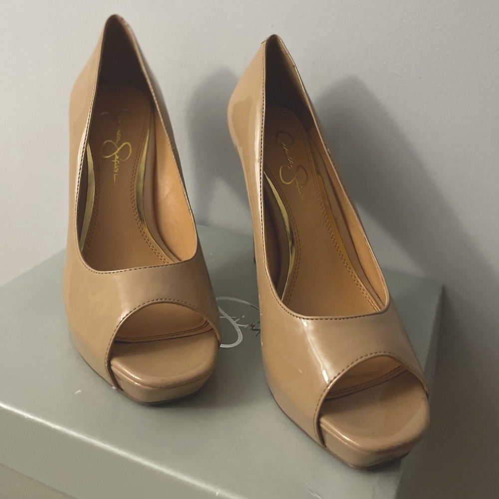 JESSICA SIMPSON JP Barino Peep-Toe Nude Patent Heels Sz. 8